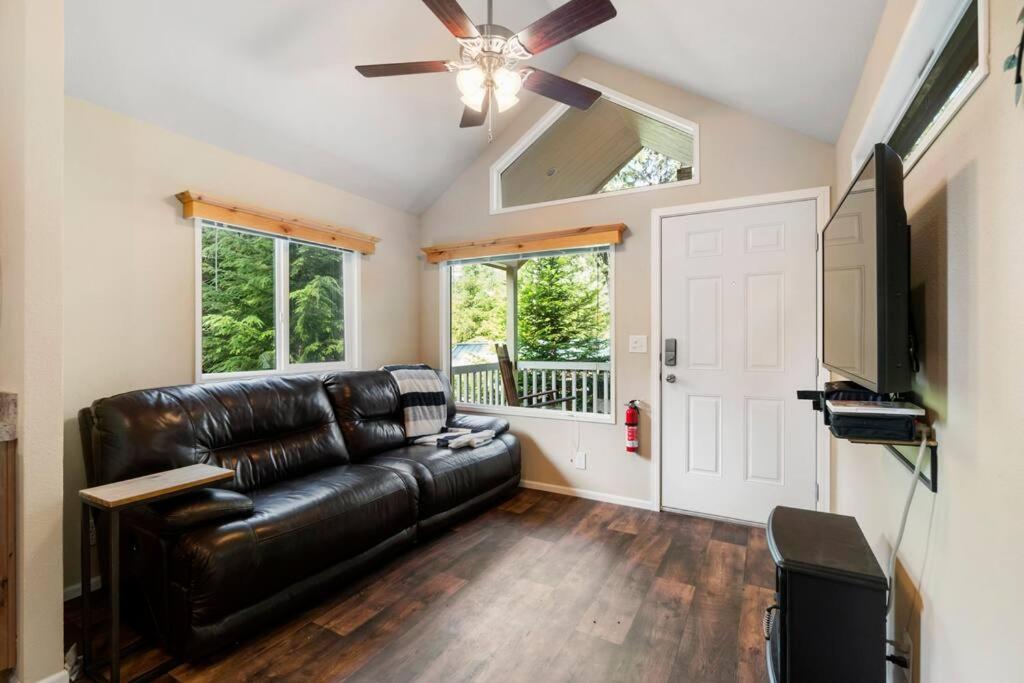 New Tiny Home Steps Away From Mt. Rainier Ashford Exteriör bild
