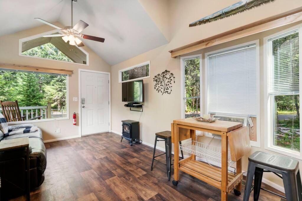 New Tiny Home Steps Away From Mt. Rainier Ashford Exteriör bild
